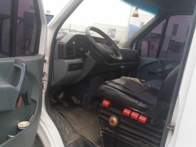 Белый Мерседес Sprinter, объемом двигателя 2.3 л и пробегом 433 тыс. км за 2000 $, фото 7 на Automoto.ua