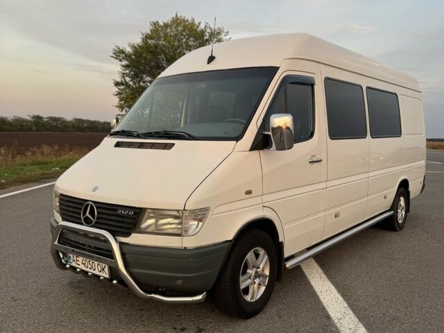 Белый Мерседес Sprinter, объемом двигателя 2.9 л и пробегом 467 тыс. км за 9500 $, фото 1 на Automoto.ua