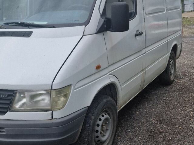 Белый Мерседес Sprinter, объемом двигателя 2.3 л и пробегом 100 тыс. км за 3600 $, фото 1 на Automoto.ua