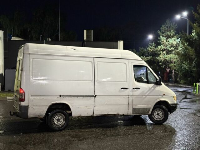Белый Мерседес Sprinter, объемом двигателя 2.3 л и пробегом 200 тыс. км за 2999 $, фото 7 на Automoto.ua