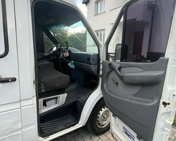 Белый Мерседес Sprinter, объемом двигателя 2.87 л и пробегом 750 тыс. км за 4500 $, фото 9 на Automoto.ua