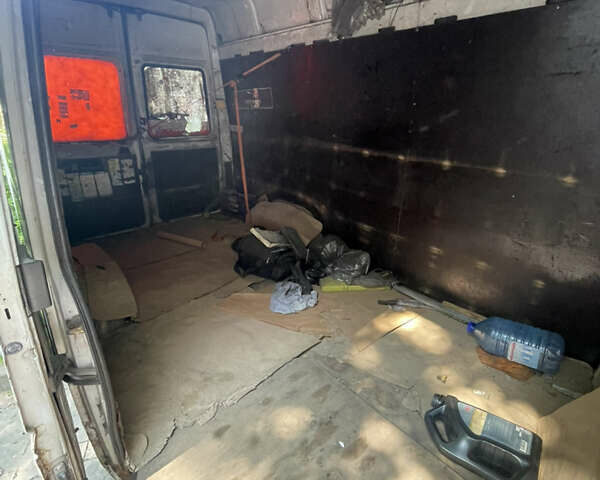 Білий Мерседес Sprinter, об'ємом двигуна 2 л та пробігом 650 тис. км за 1750 $, фото 3 на Automoto.ua
