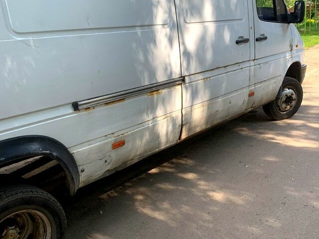 Белый Мерседес Sprinter, объемом двигателя 2.9 л и пробегом 700 тыс. км за 5000 $, фото 5 на Automoto.ua