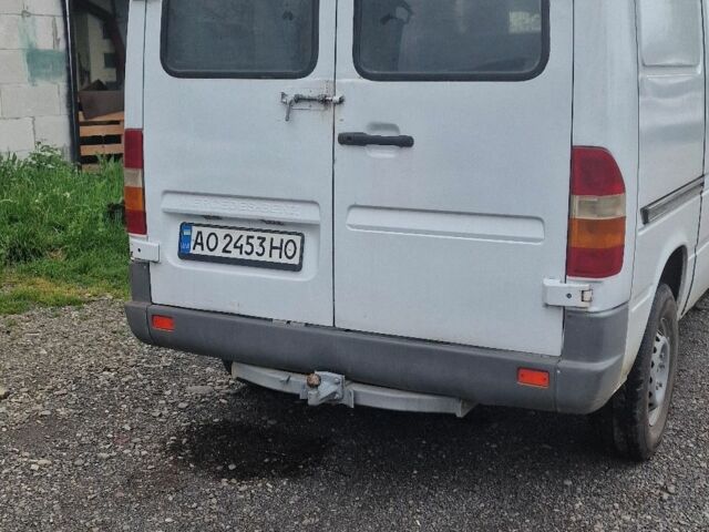 Белый Мерседес Sprinter, объемом двигателя 2.3 л и пробегом 100 тыс. км за 3600 $, фото 5 на Automoto.ua