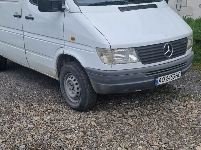 Белый Мерседес Sprinter, объемом двигателя 2.3 л и пробегом 100 тыс. км за 3600 $, фото 7 на Automoto.ua