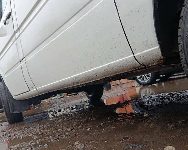 Белый Мерседес Sprinter, объемом двигателя 2.29 л и пробегом 500 тыс. км за 4500 $, фото 3 на Automoto.ua