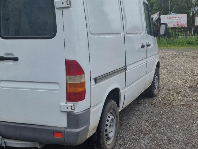 Белый Мерседес Sprinter, объемом двигателя 2.3 л и пробегом 100 тыс. км за 3600 $, фото 4 на Automoto.ua