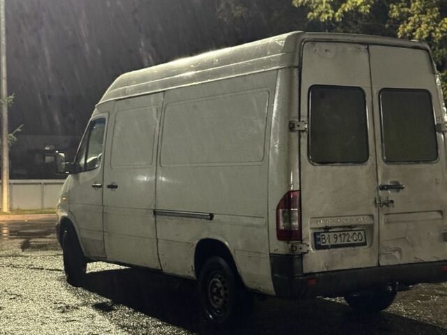 Белый Мерседес Sprinter, объемом двигателя 2.3 л и пробегом 200 тыс. км за 2999 $, фото 5 на Automoto.ua