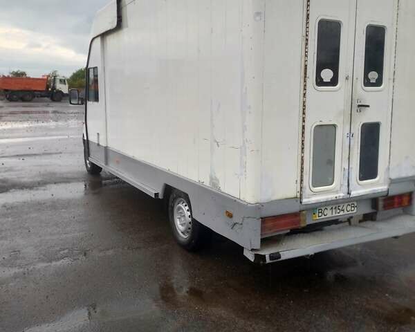 Белый Мерседес Sprinter, объемом двигателя 2.3 л и пробегом 300 тыс. км за 4600 $, фото 5 на Automoto.ua