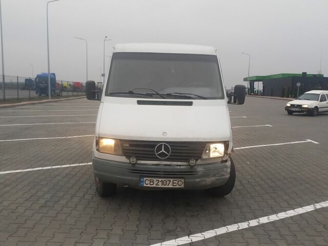 Белый Мерседес Sprinter, объемом двигателя 2.3 л и пробегом 433 тыс. км за 2000 $, фото 5 на Automoto.ua
