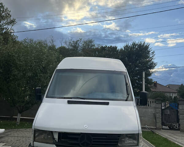 Белый Мерседес Sprinter, объемом двигателя 2.87 л и пробегом 750 тыс. км за 4500 $, фото 1 на Automoto.ua