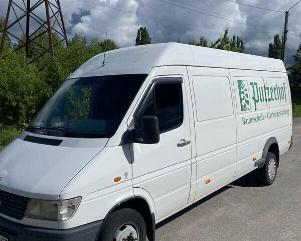 Белый Мерседес Sprinter, объемом двигателя 2.87 л и пробегом 750 тыс. км за 11500 $, фото 2 на Automoto.ua