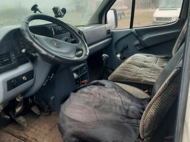 Белый Мерседес Sprinter, объемом двигателя 2.3 л и пробегом 450 тыс. км за 2100 $, фото 1 на Automoto.ua