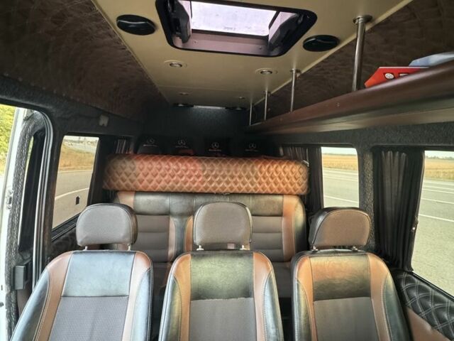 Белый Мерседес Sprinter, объемом двигателя 2.9 л и пробегом 467 тыс. км за 9500 $, фото 7 на Automoto.ua