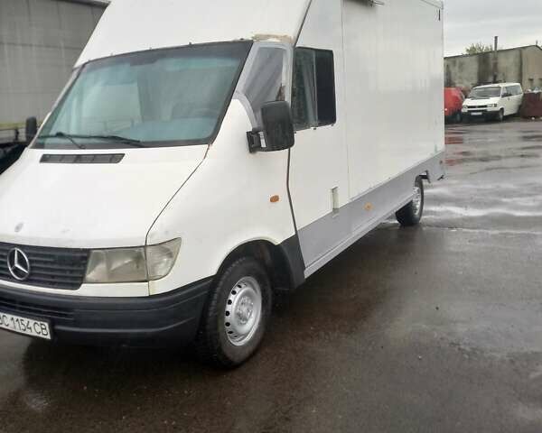 Белый Мерседес Sprinter, объемом двигателя 2.3 л и пробегом 300 тыс. км за 4600 $, фото 1 на Automoto.ua