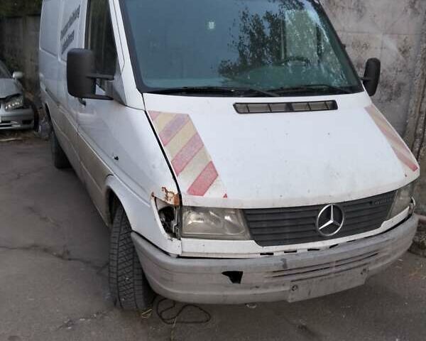 Белый Мерседес Sprinter, объемом двигателя 2.3 л и пробегом 300 тыс. км за 3000 $, фото 1 на Automoto.ua