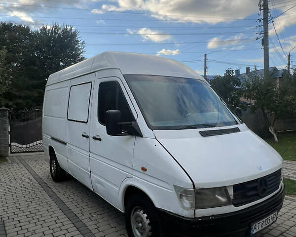 Белый Мерседес Sprinter, объемом двигателя 2.87 л и пробегом 750 тыс. км за 4500 $, фото 3 на Automoto.ua