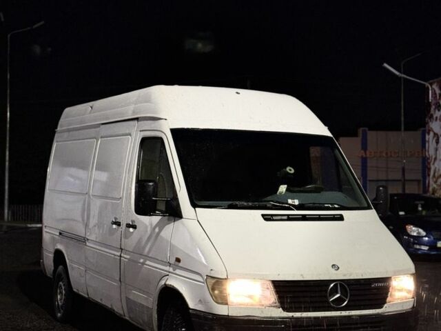 Белый Мерседес Sprinter, объемом двигателя 2.3 л и пробегом 200 тыс. км за 2999 $, фото 2 на Automoto.ua