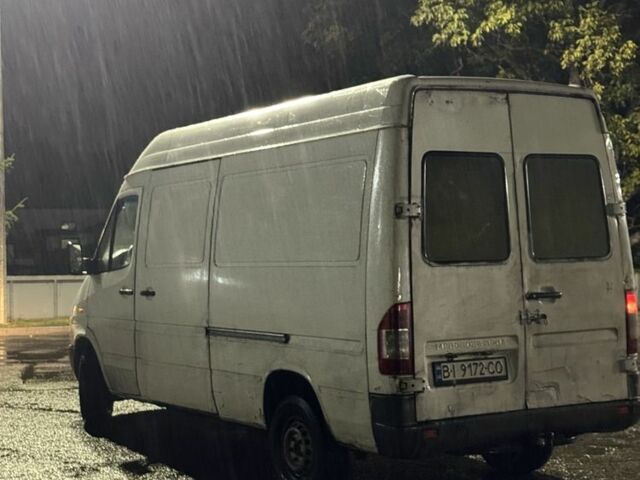 Белый Мерседес Sprinter, объемом двигателя 2.3 л и пробегом 200 тыс. км за 2999 $, фото 4 на Automoto.ua