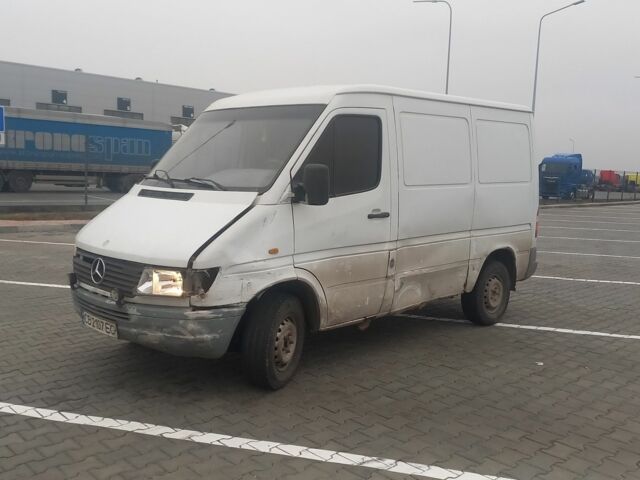 Белый Мерседес Sprinter, объемом двигателя 2.3 л и пробегом 433 тыс. км за 2000 $, фото 6 на Automoto.ua