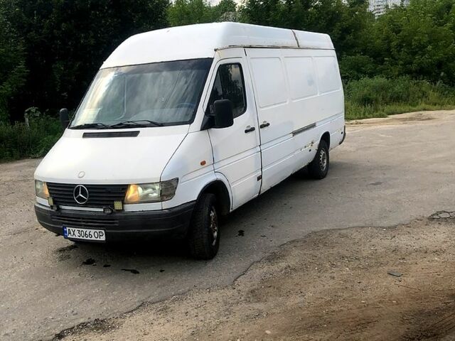 Белый Мерседес Sprinter, объемом двигателя 2.3 л и пробегом 258 тыс. км за 3499 $, фото 1 на Automoto.ua