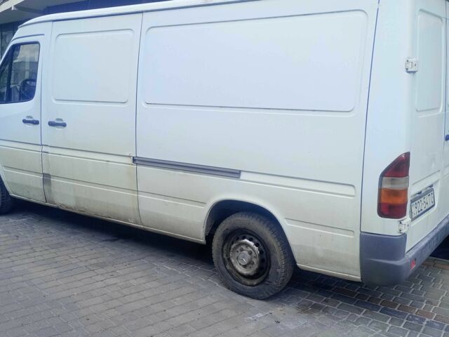 Белый Мерседес Sprinter, объемом двигателя 2.3 л и пробегом 530 тыс. км за 4000 $, фото 2 на Automoto.ua