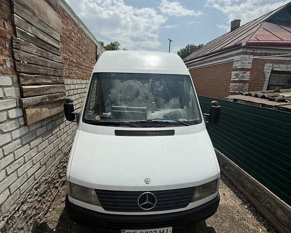 Белый Мерседес Sprinter, объемом двигателя 2.9 л и пробегом 700 тыс. км за 11000 $, фото 1 на Automoto.ua