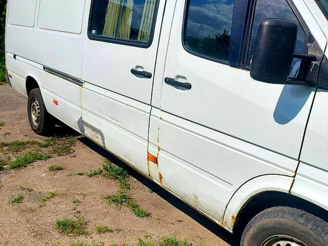 Белый Мерседес Sprinter, объемом двигателя 2.9 л и пробегом 840 тыс. км за 4700 $, фото 2 на Automoto.ua