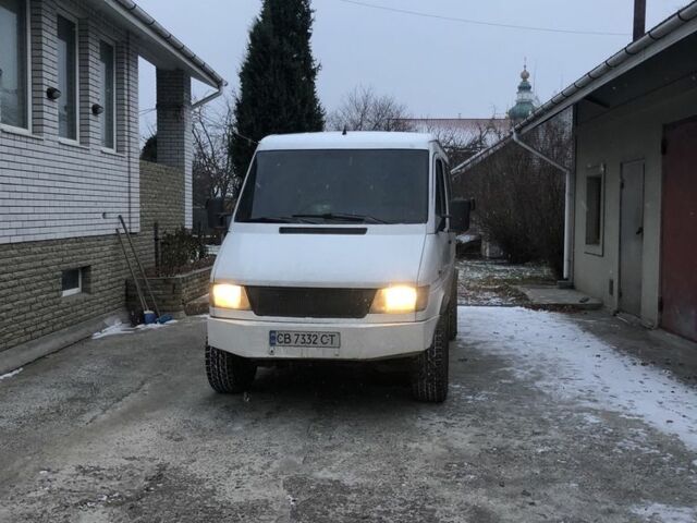 Белый Мерседес Sprinter, объемом двигателя 2.9 л и пробегом 300 тыс. км за 6000 $, фото 1 на Automoto.ua