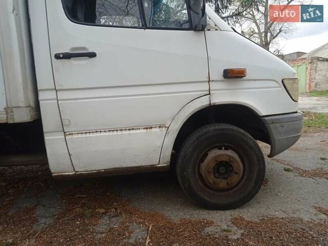 Белый Мерседес Sprinter, объемом двигателя 2.9 л и пробегом 650 тыс. км за 7000 $, фото 4 на Automoto.ua