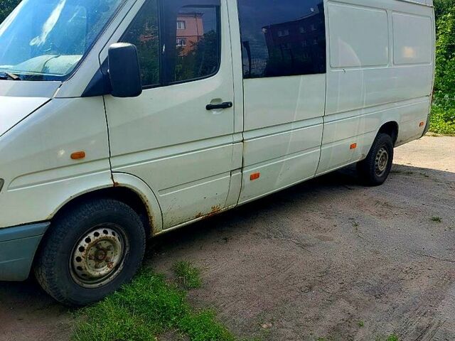 Белый Мерседес Sprinter, объемом двигателя 2.9 л и пробегом 840 тыс. км за 4700 $, фото 1 на Automoto.ua