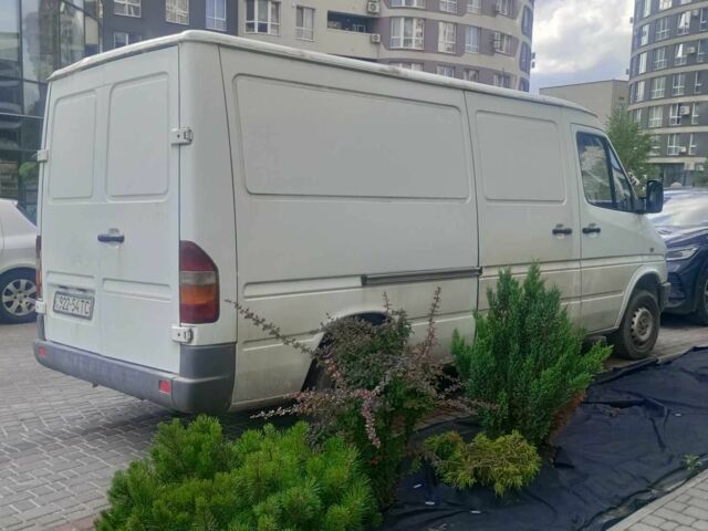 Белый Мерседес Sprinter, объемом двигателя 2.3 л и пробегом 530 тыс. км за 4000 $, фото 7 на Automoto.ua