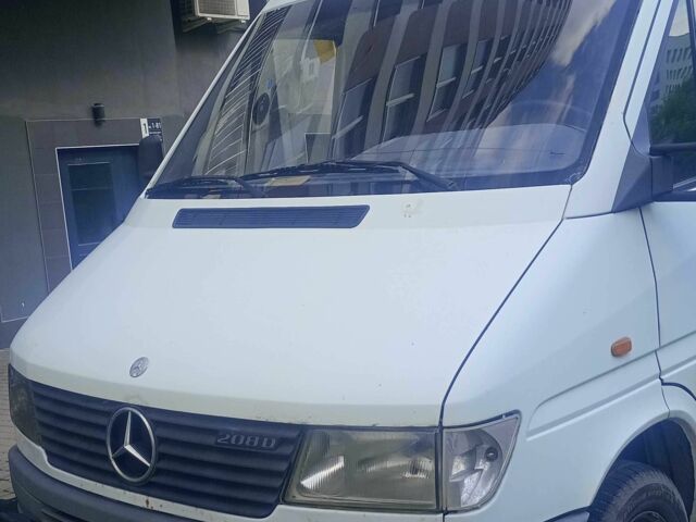 Белый Мерседес Sprinter, объемом двигателя 2.3 л и пробегом 530 тыс. км за 4000 $, фото 1 на Automoto.ua