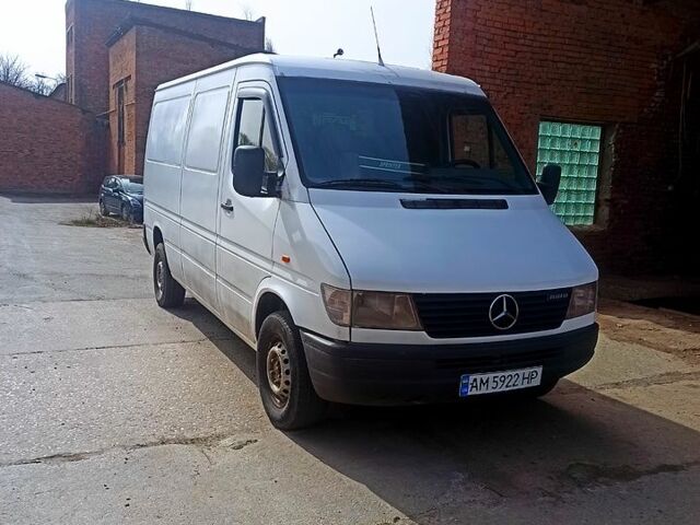 Білий Мерседес Sprinter, об'ємом двигуна 2.3 л та пробігом 300 тис. км за 5300 $, фото 1 на Automoto.ua