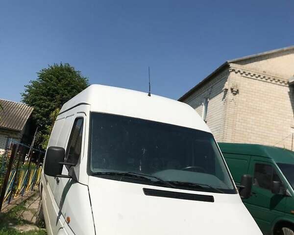 Белый Мерседес Sprinter, объемом двигателя 0 л и пробегом 470 тыс. км за 6200 $, фото 4 на Automoto.ua