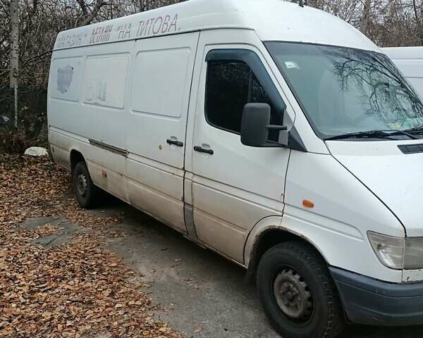 Белый Мерседес Sprinter, объемом двигателя 0 л и пробегом 500 тыс. км за 4800 $, фото 1 на Automoto.ua