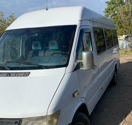 Белый Мерседес Sprinter, объемом двигателя 2.87 л и пробегом 351 тыс. км за 10200 $, фото 2 на Automoto.ua
