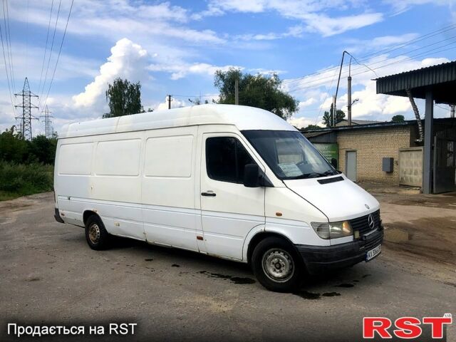 Белый Мерседес Sprinter, объемом двигателя 2.3 л и пробегом 258 тыс. км за 3499 $, фото 3 на Automoto.ua