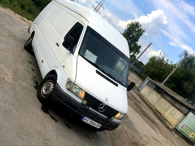 Белый Мерседес Sprinter, объемом двигателя 2.3 л и пробегом 258 тыс. км за 3499 $, фото 2 на Automoto.ua