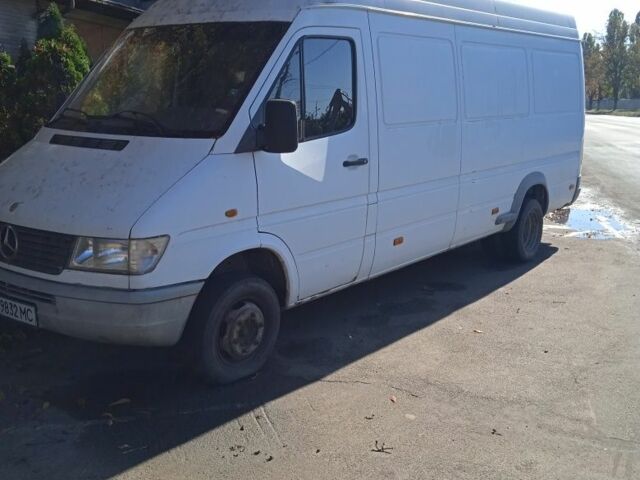 Білий Мерседес Sprinter, об'ємом двигуна 2 л та пробігом 356 тис. км за 2044 $, фото 1 на Automoto.ua