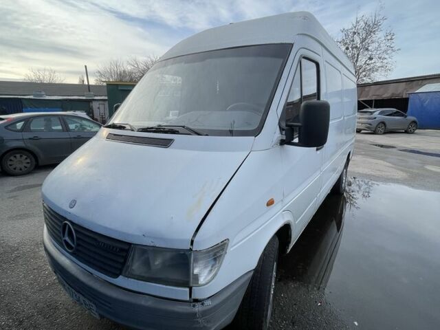Белый Мерседес Sprinter, объемом двигателя 2.5 л и пробегом 200 тыс. км за 2835 $, фото 1 на Automoto.ua