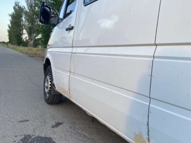 Белый Мерседес Sprinter, объемом двигателя 2.3 л и пробегом 413 тыс. км за 4000 $, фото 4 на Automoto.ua