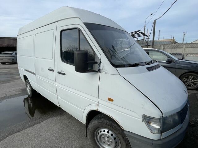 Белый Мерседес Sprinter, объемом двигателя 2.5 л и пробегом 200 тыс. км за 2835 $, фото 4 на Automoto.ua