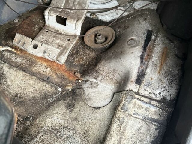 Белый Мерседес Sprinter, объемом двигателя 2.9 л и пробегом 777 тыс. км за 1500 $, фото 4 на Automoto.ua