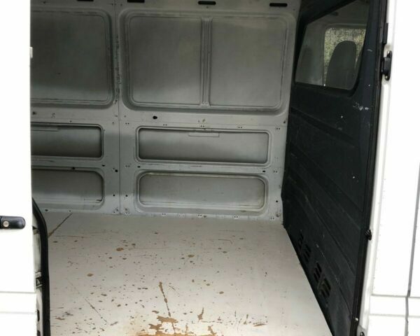 Белый Мерседес Sprinter, объемом двигателя 2.9 л и пробегом 550 тыс. км за 2800 $, фото 1 на Automoto.ua