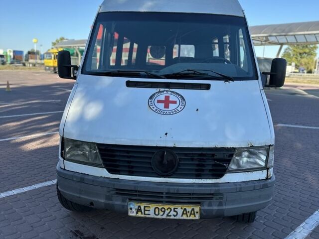 Белый Мерседес Sprinter, объемом двигателя 2.9 л и пробегом 150 тыс. км за 2600 $, фото 1 на Automoto.ua