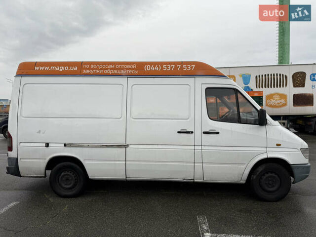 Белый Мерседес Sprinter, объемом двигателя 2.3 л и пробегом 500 тыс. км за 7400 $, фото 1 на Automoto.ua