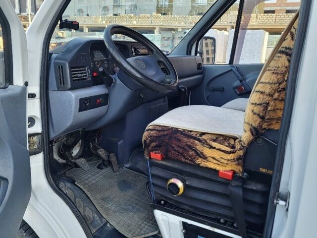 Белый Мерседес Sprinter, объемом двигателя 2.9 л и пробегом 550 тыс. км за 2300 $, фото 2 на Automoto.ua