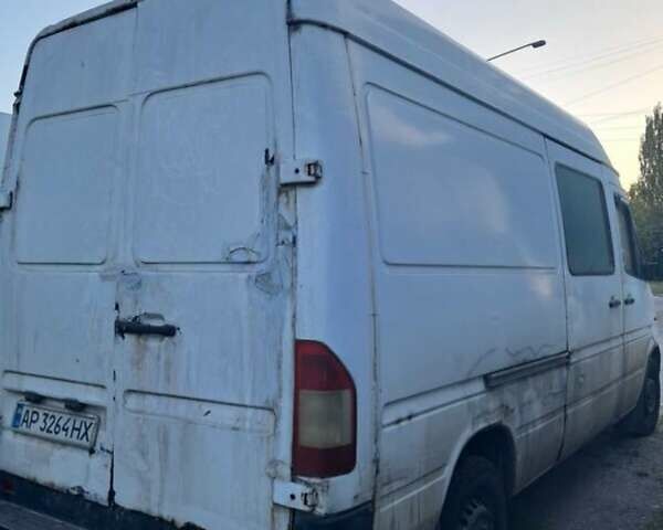 Белый Мерседес Sprinter, объемом двигателя 2.3 л и пробегом 792 тыс. км за 3900 $, фото 1 на Automoto.ua