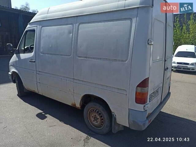 Белый Мерседес Sprinter, объемом двигателя 2.3 л и пробегом 700 тыс. км за 4500 $, фото 2 на Automoto.ua